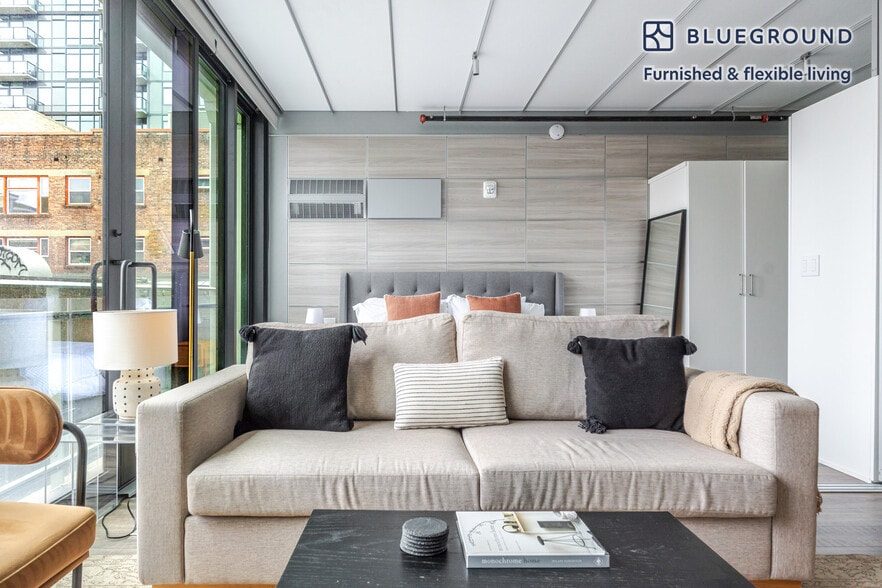 Building Photo - 303 Battery St