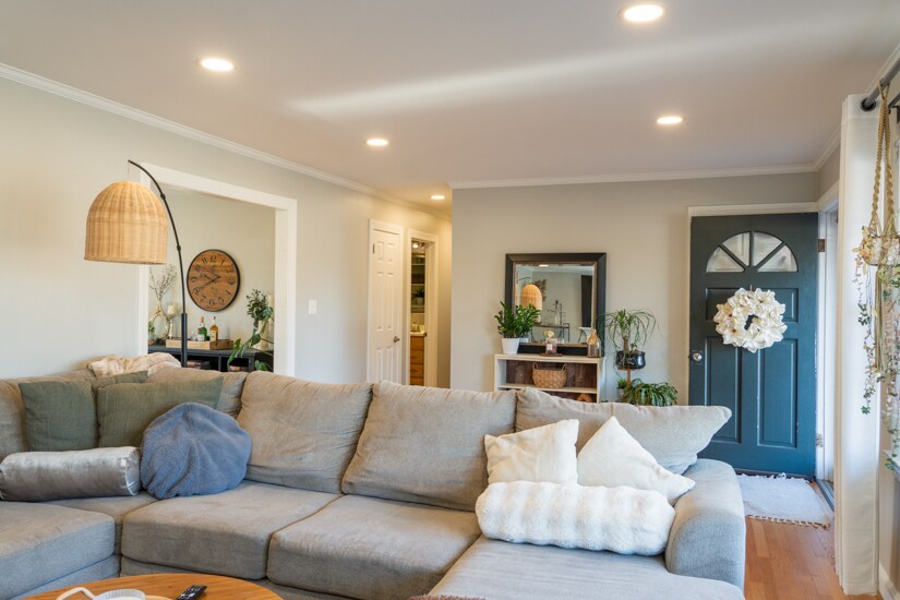 Living Room - 621 Broadview Dr