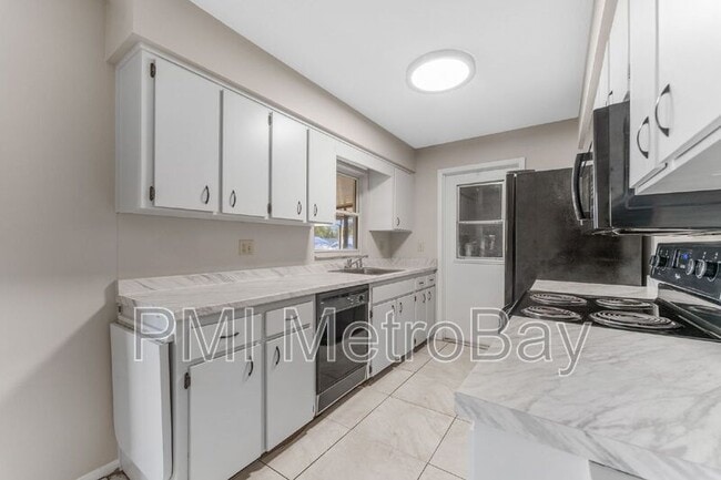 Building Photo - 7250 Applegate Dr