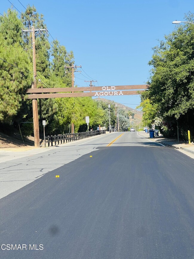 Building Photo - 28510 Conejo View Dr