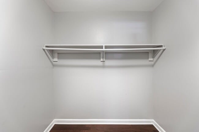 Building Photo - Spacious, Recently Renovated 1 Bedroom!