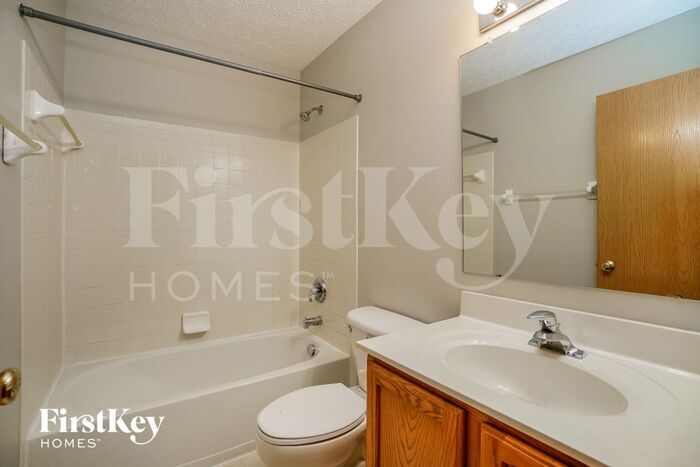 Building Photo - 5645 Blandon