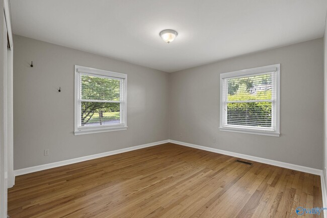 Building Photo - 1508 Owens Dr SE