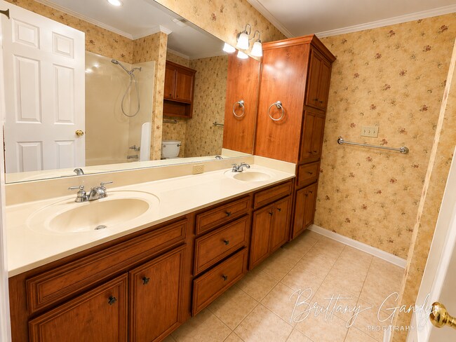 Building Photo - 6037 Braeburn Ct