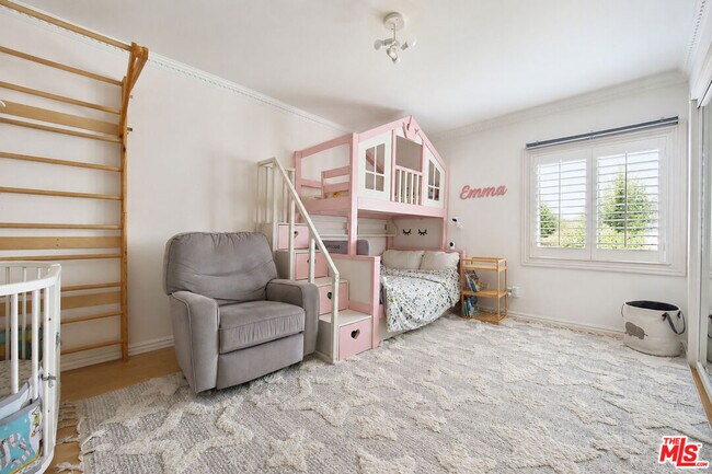 Building Photo - 4733 La Villa Marina