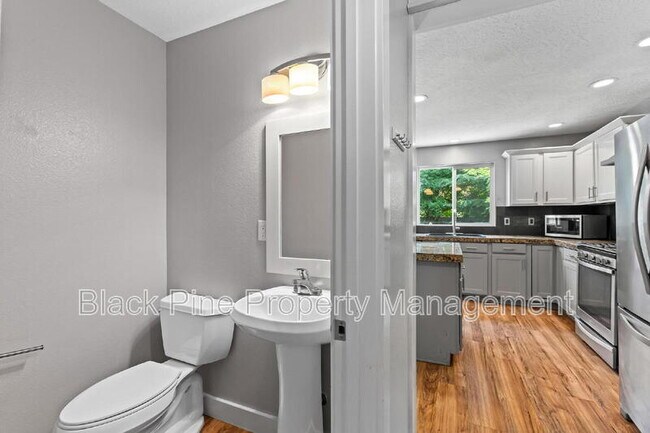 Building Photo - 6018 N Silver Maple Ave