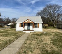 Building Photo - 313 Coles Ferry Pike