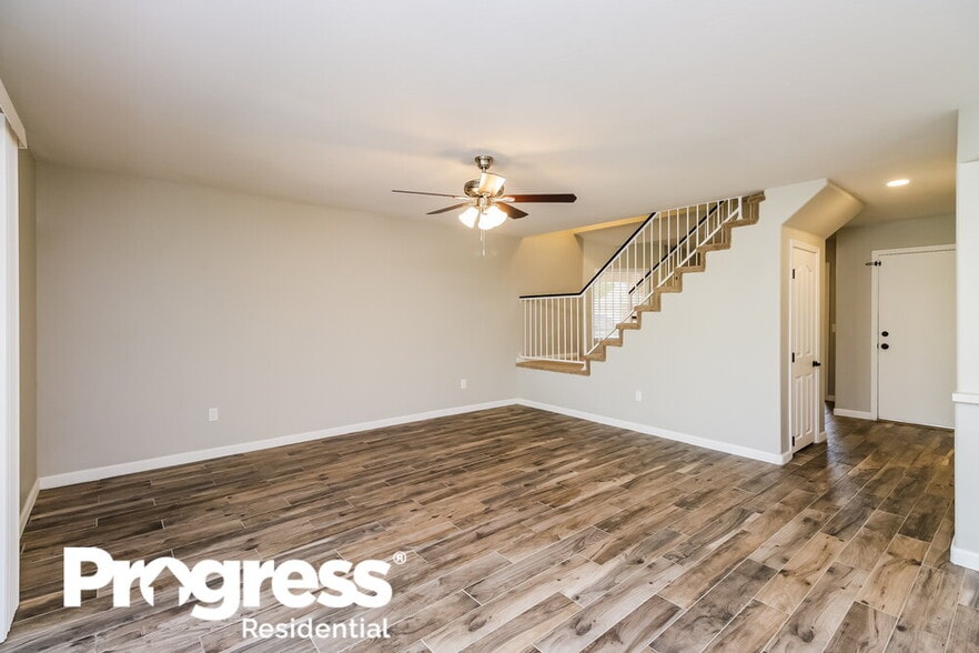 Building Photo - 1912 E 39th Ave