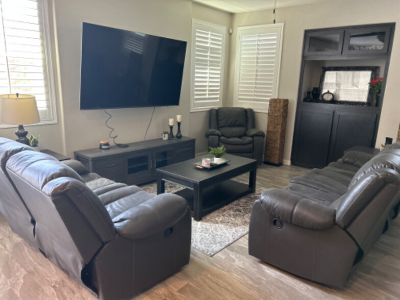 Building Photo - 22265 Pico St