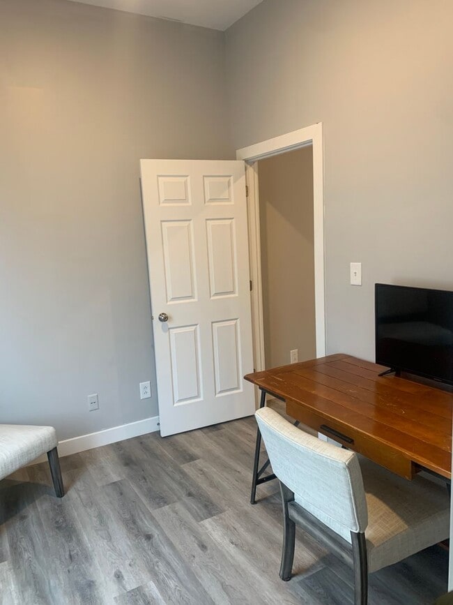 Building Photo - 1527 Poplar St