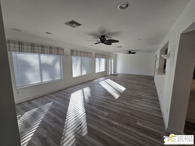 Building Photo - 74619 Fairway Dr