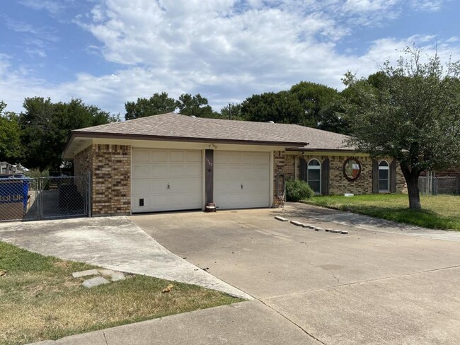 Building Photo - 1122 Rhonda Lee St