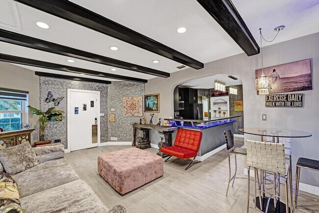 Building Photo - 2000 Jackson St