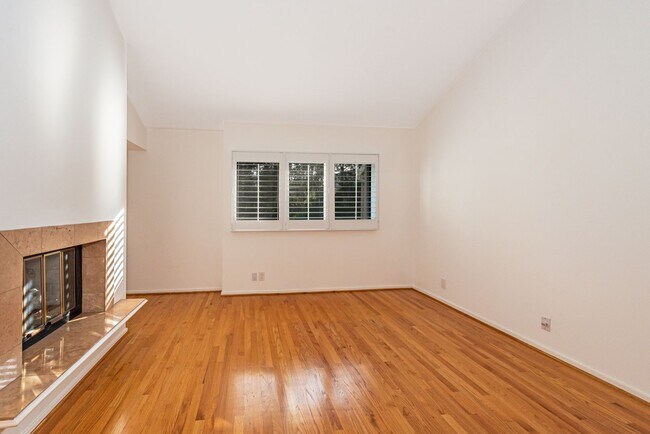 Building Photo - 923 Weldon Rd