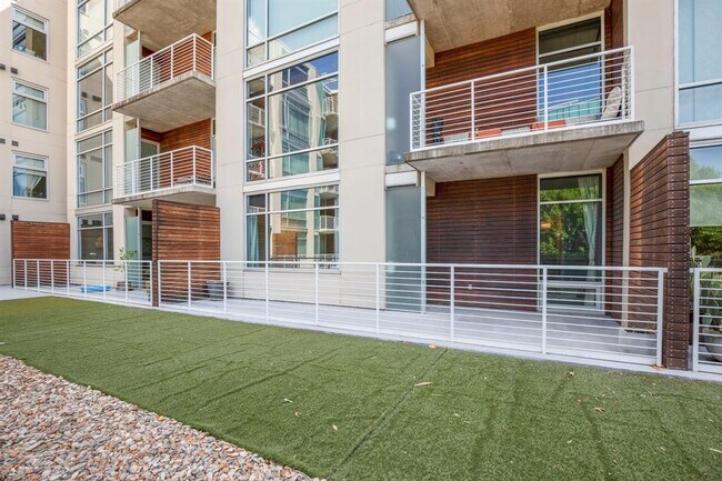 Building Photo - 210 Lee Barton Dr