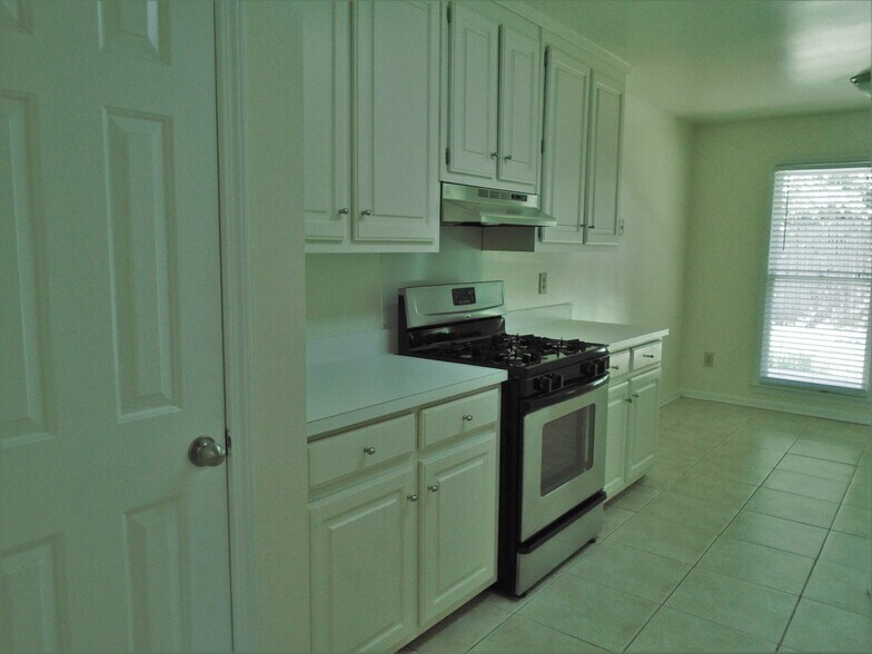 Building Photo - 3980 Brockett Walk