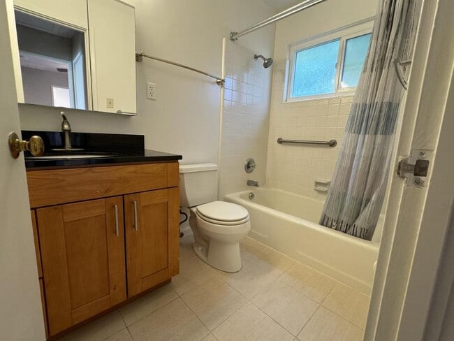 Building Photo - 1 bedroom in Menlo Park CA 94025