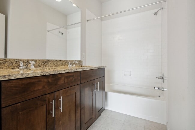 Building Photo - 2265 Glenarm Pl