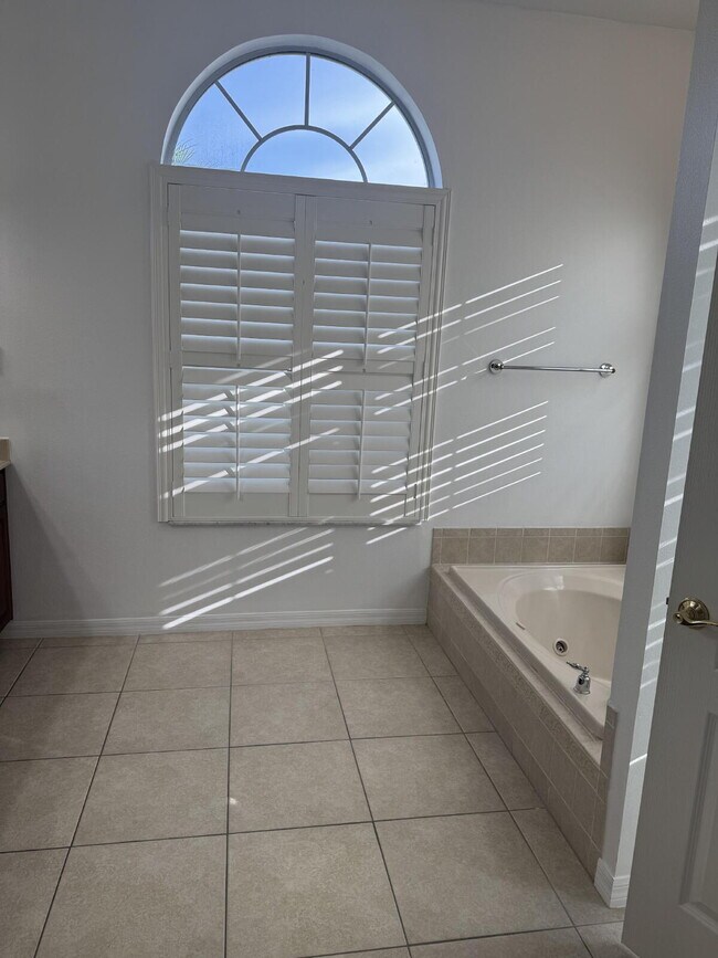 Building Photo - "Spacious 4-Bed, 4-Bath Gem in Wesley Chap...