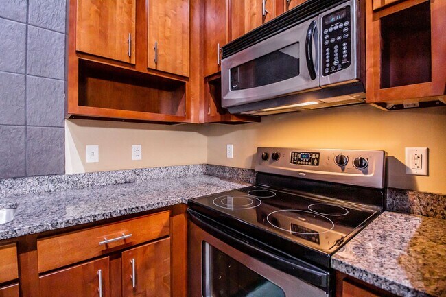 Building Photo - Gorgeous Loft-Ask About our Move in Specia...