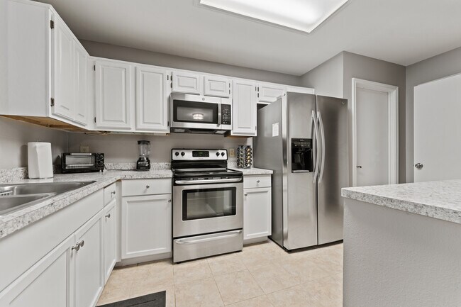 Building Photo - 9131 Big Bethel Dr