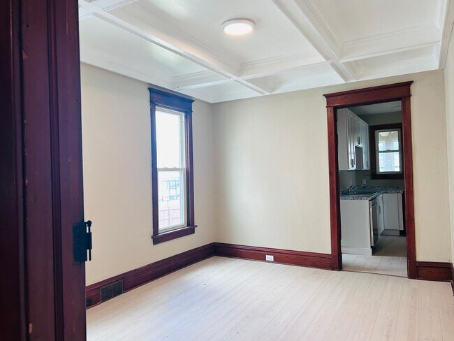 Building Photo - 440 Winona St