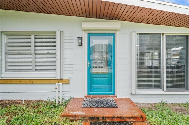 Building Photo - Beautiful Fully-Furnished 2BR/2BA Coastal Retreat in Cape Canaveral