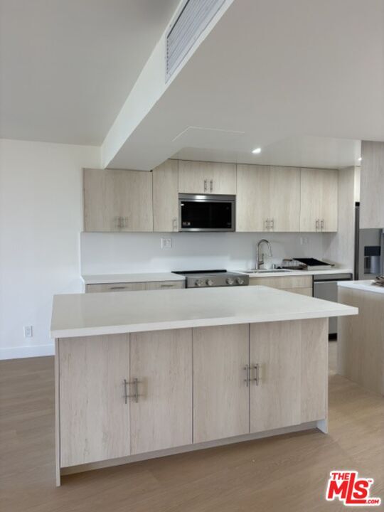 Building Photo - 4337 Marina City Dr