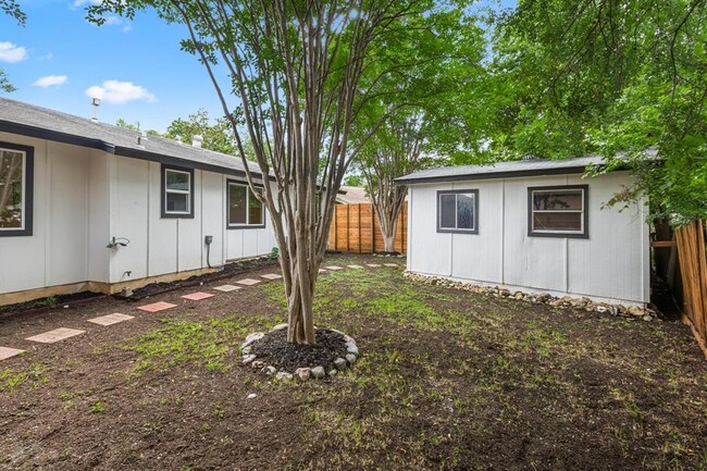 Building Photo - 2506 Carlow Dr