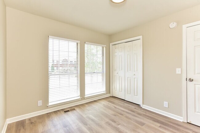 Building Photo - 6009 Legend Dr