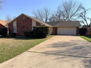 Building Photo - 1620 May St