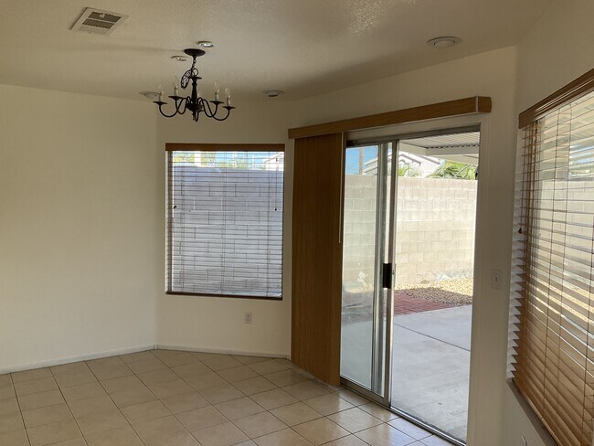 Building Photo - 5726 Roundrock Dr
