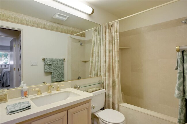 Building Photo - 438 Por La Mar Cir