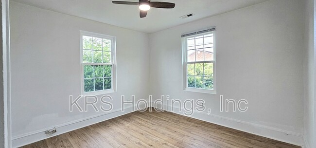 Building Photo - 1267 Little Bay Ave