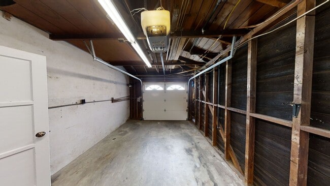 Building Photo - Renovated 3BD/1BA! Great Yard!