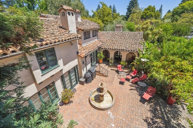 Building Photo - Mediterranean Beauty in Crescent Park – 5B...