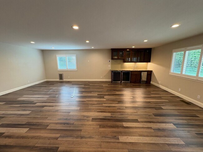 Building Photo - NW Visalia Home Near Country Club Available Now! *Private Showing Only*