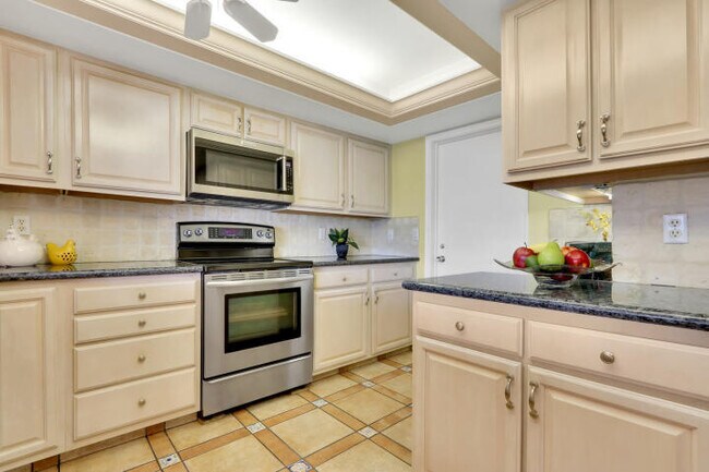 Building Photo - 434 French Royale Cir