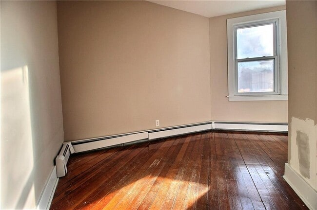 Building Photo - 19 1/2 Greenman Ave