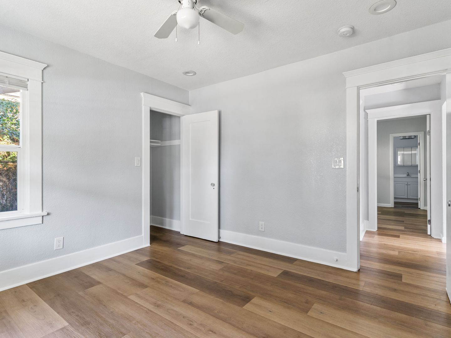 Building Photo - 1926 Lime Ave