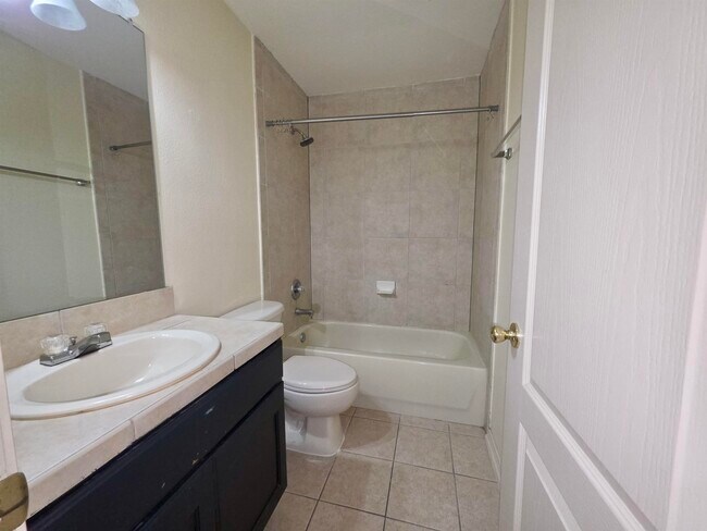 Building Photo - 615 John Adams Rd