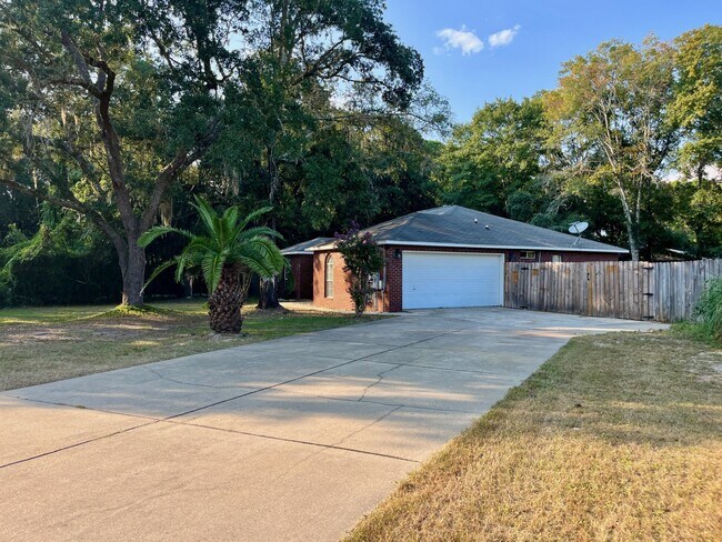 Building Photo - 3102 Lynn Dr