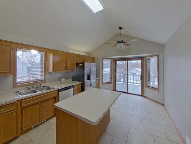 Building Photo - 17295 Hibiscus Ave