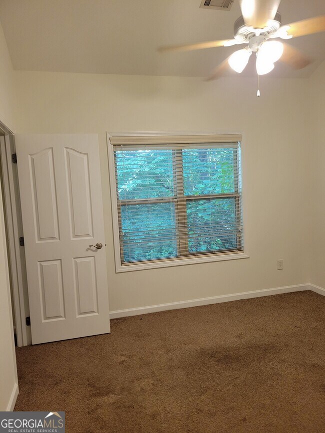 Building Photo - 175 Spinner Dr