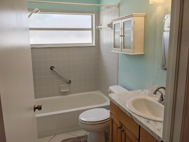 Building Photo - 3/2/2 Home with many upgrades in the 34609...