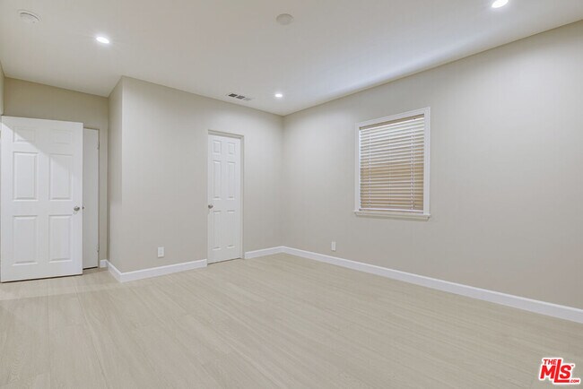 Building Photo - 10529 Mt Gleason Ave
