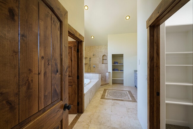 Building Photo - 35021 US-6