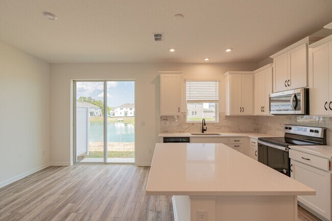 Building Photo - Almost Brand New 3 beds 2.5 baths in East ...