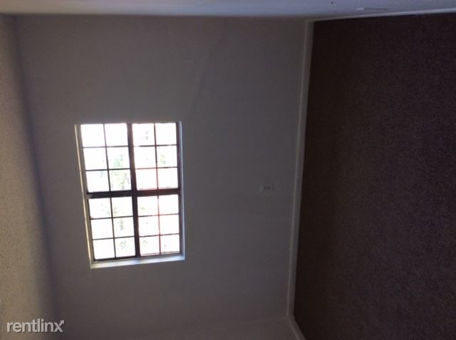 Building Photo - 1301 S Maddox Ave
