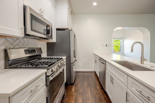 Building Photo - 2726 10th St NE